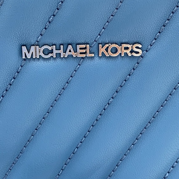 MICHAEL KORS ROSE SM OVAL CAMERA XBODY SKY BLUE - Picture 15 of 16